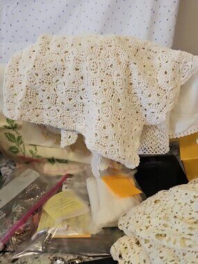 Vtg Cutter Crafts Doilies/napkins/ Tablecloth Runner/lace/crocheted Lot Of 9
